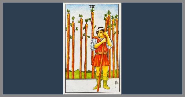 Değnek Dokuzlusu Tarot Aşk, Kariyer ve Para Anlamı